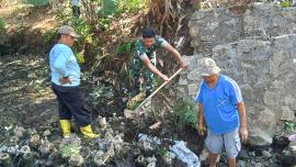 Kegiatan Kerja Bakti Bersih Sungai Krapyak Kalurahan Siraman